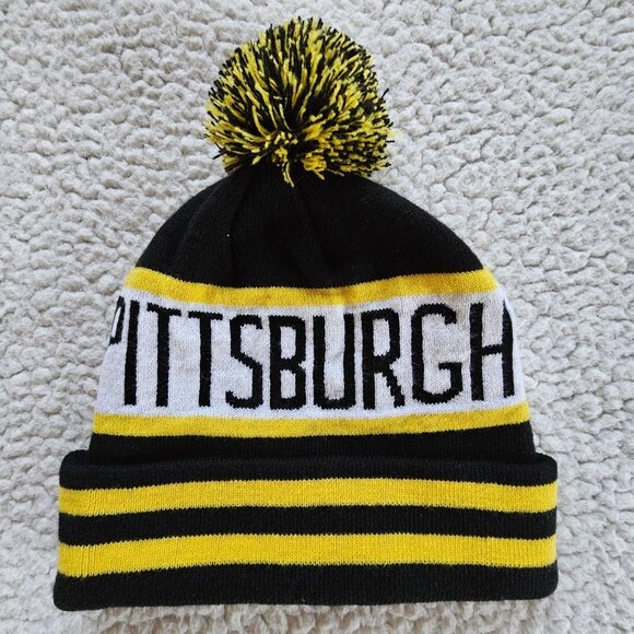 Pittsburgh Beanie Hat Black Gold Warm Winter Soft Acrylic Adults Knit Pom - Picture 2 of 3